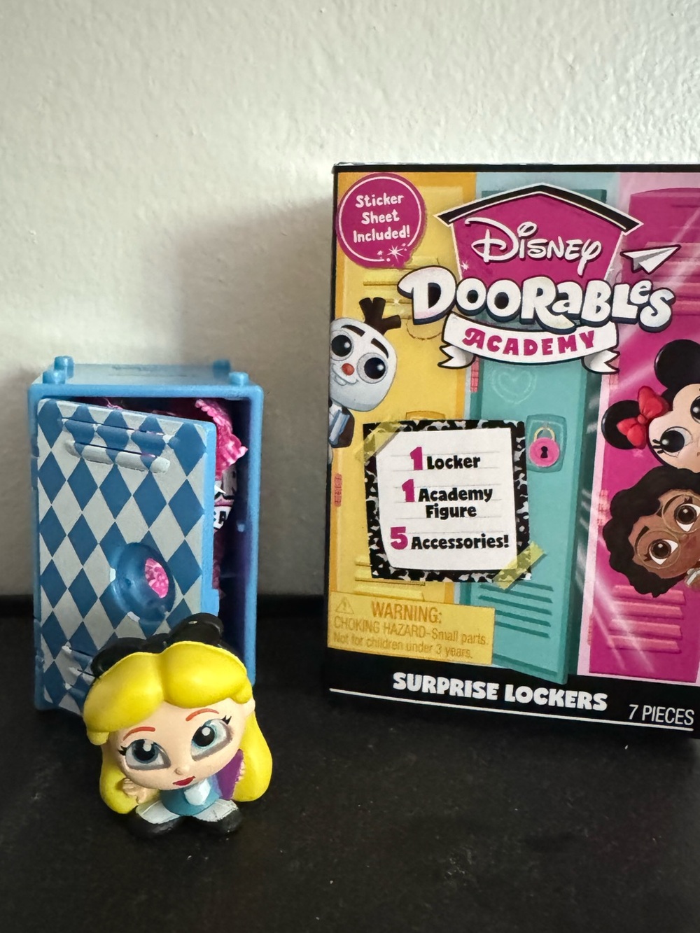 Disney doorables academy locker Alice ULTRA RARE